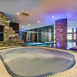 圣塔特拉公寓式酒店 4* 蒂涅