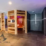 圣塔特拉公寓式酒店 4* 蒂涅